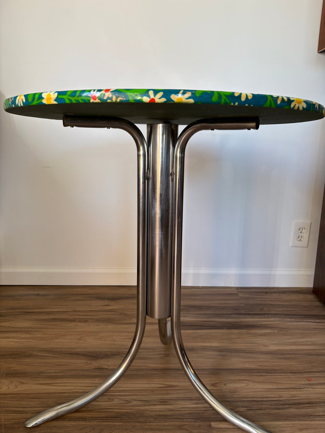 FUR-193 Pop Art Daisy Print &amp; Chrome Side Table with Hoof Feet, c.1960s–70s