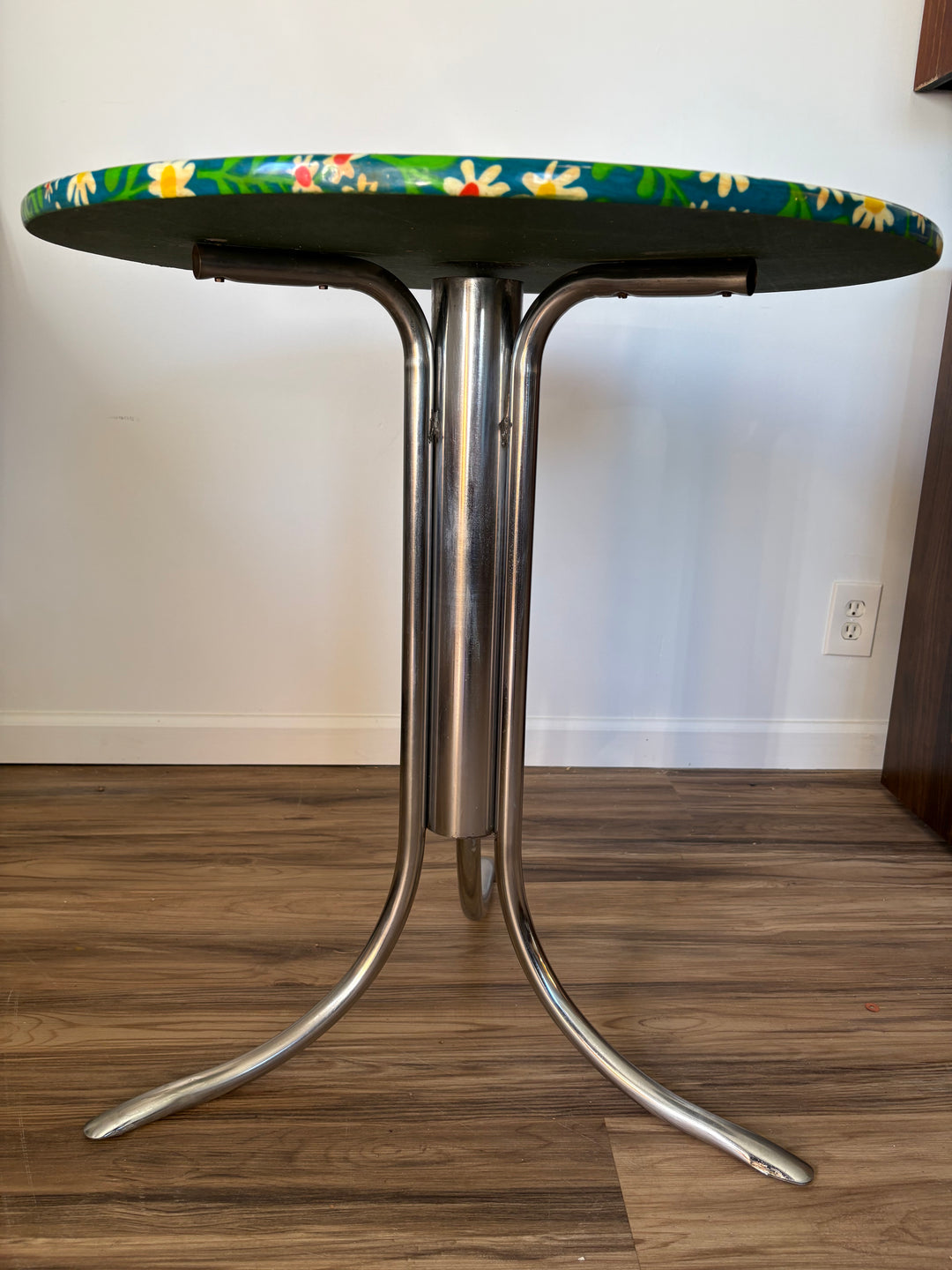 FUR-193 Pop Art Daisy Print &amp; Chrome Side Table with Hoof Feet, c.1960s–70s