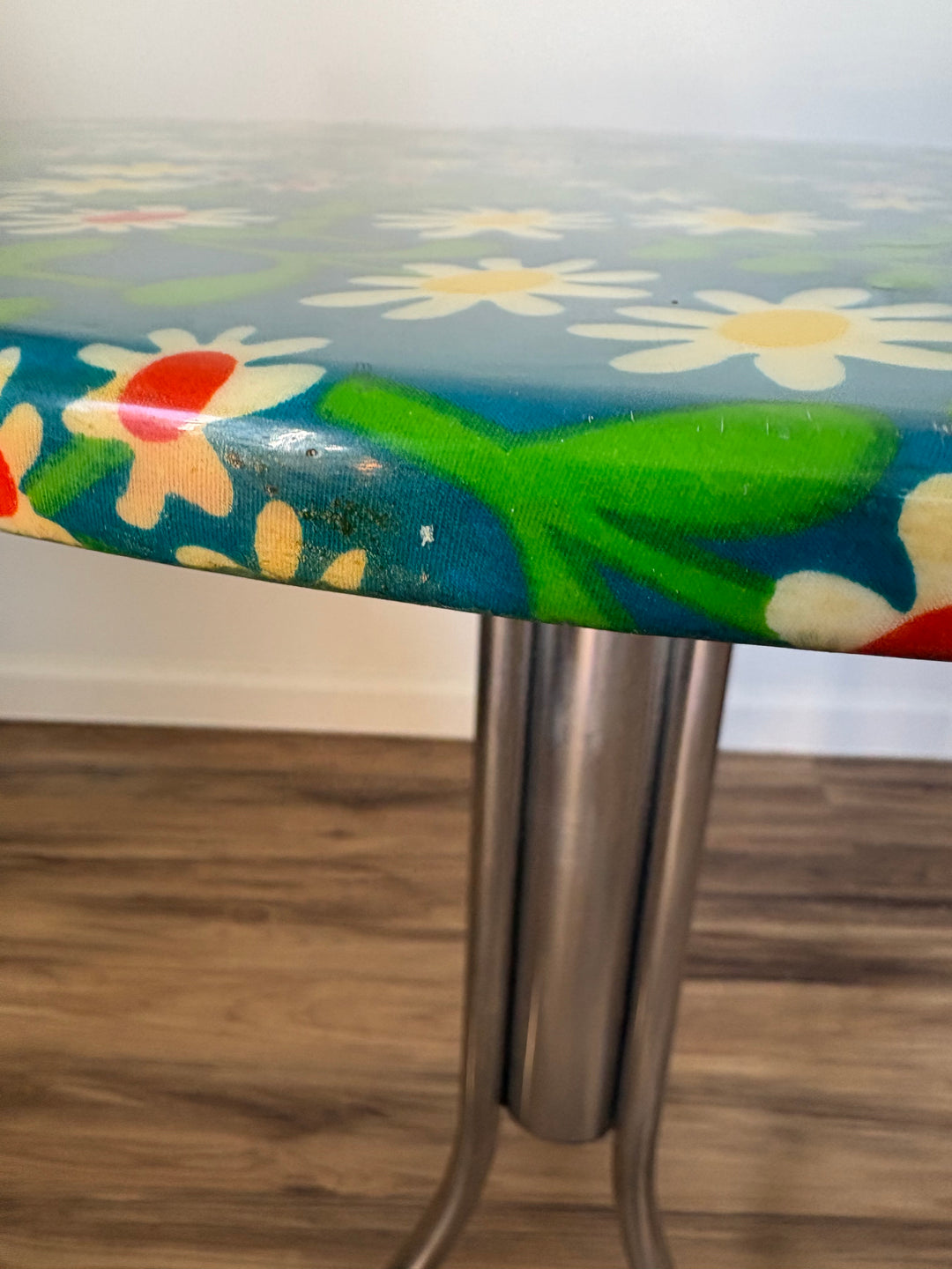 FUR-193 Pop Art Daisy Print &amp; Chrome Side Table with Hoof Feet, c.1960s–70s